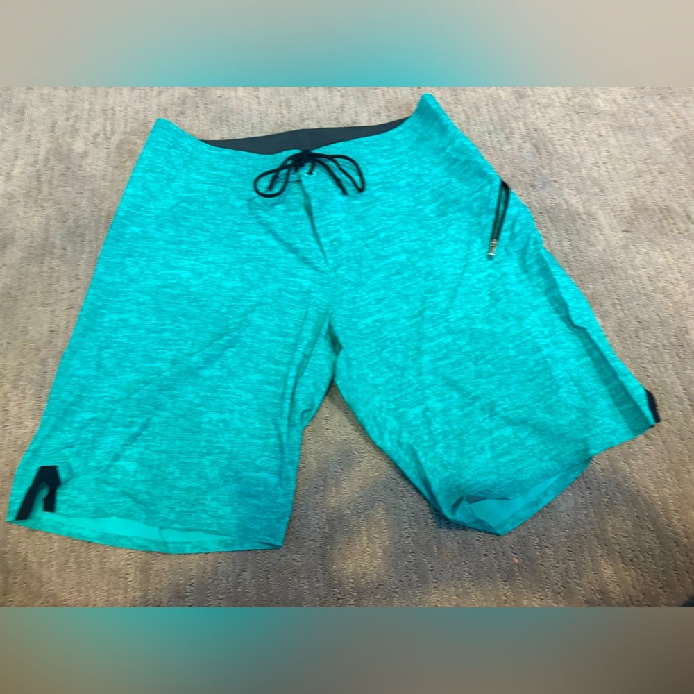Like new Lululemon Current State 9” Swim Shorts with Drawstring